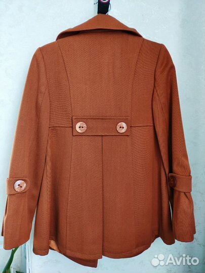 Новое шерстяное короткое пальто