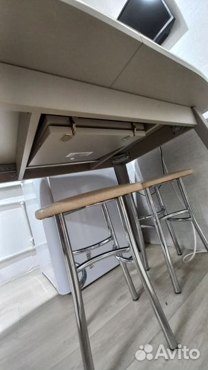 Продам кухонный раздвижной стол