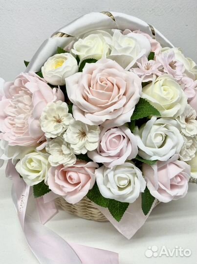 Букет из мыльных цветов в корзине 