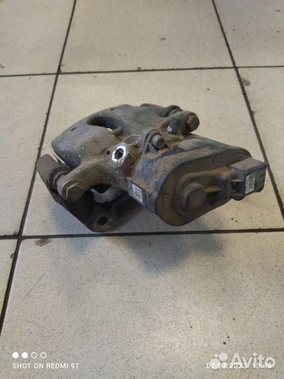 Суппорт тормозной задний левый Volvo S60 1