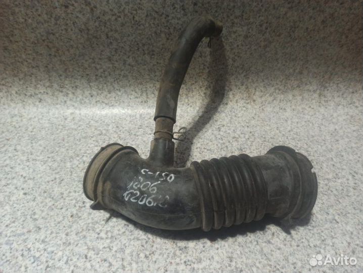 Патрубок воздушного фильтра Toyota Corolla