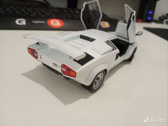 Модель1:24 lamborghini countach LP5000s Welly