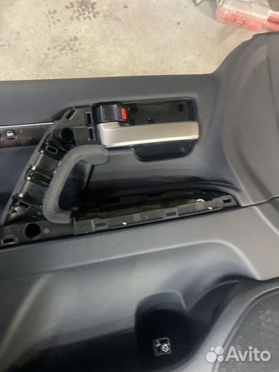 Обивка левой двери Toyota TLC 200 (2007-2015)