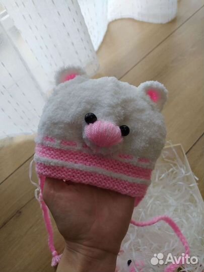 Новая шапочка и пинетки для малыша ручная работа