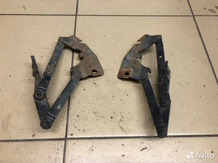 Петля крышки багажника Ford Scorpio 1998