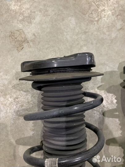 Стойки передние с пружинами передние Mercedes-Benz