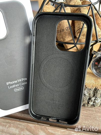 Чехол iPhone 14 Pro черный кожа