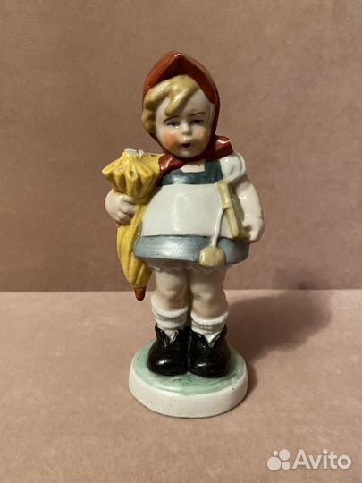 Фарфоровая статуэтка 