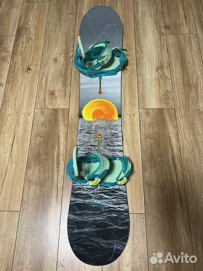 Сноуборд с креплениями женский