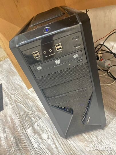 Игровой компьютер с монитором