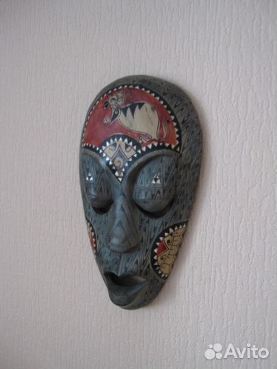 Маска настенная
