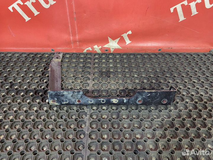 Кронштейн трапа над ящиком акб Daf XF105