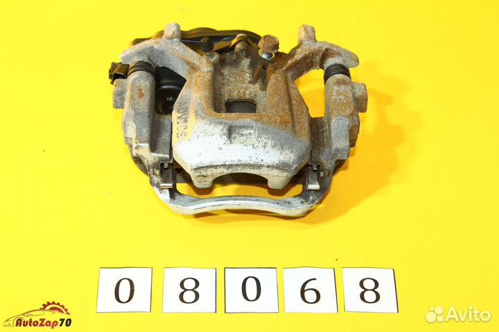 Toyota Camry (XV70) Суппорт задний левый