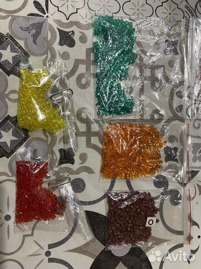 Отдам стеклярус для рукоделия (остатки, 5 цветов)