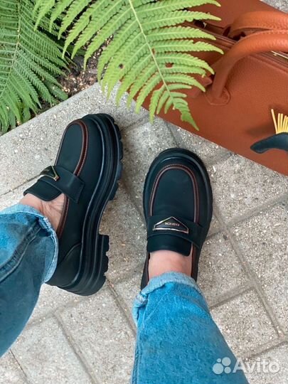 Лоферы женские 39