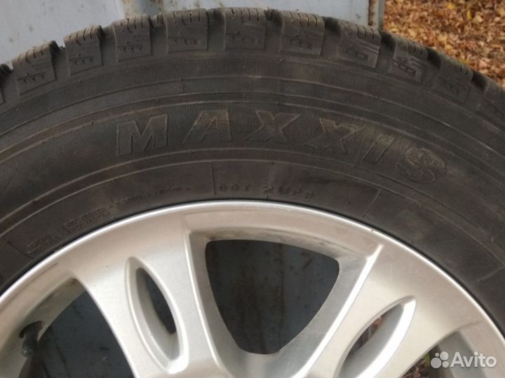 Maxxis ArcticTrekker NS3 235/65 R17