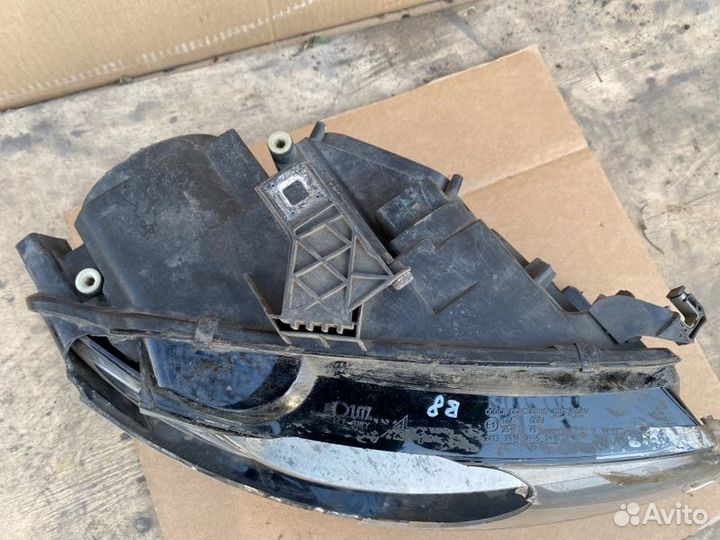 Фара ксеноновая передняя правая Audi A4 B8