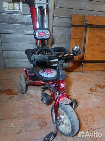 Детский трехколесный велосипед с ручкой