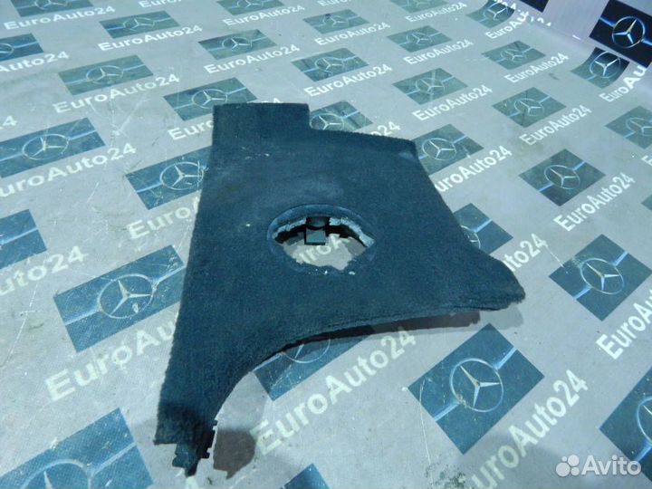 Обшивка, панель салона правая A2116800406 Mercedes