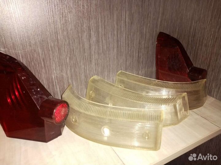 Стекла на фонари передние и задние Газ-21 