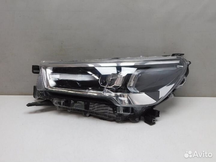 Фара левая Toyota Hilux Pick Up