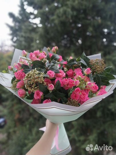 Милый букет из кустовой розы