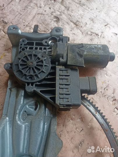 Стеклоподъемник передний левый Opel Zafira A