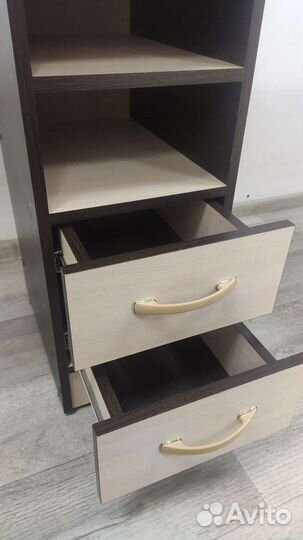 Стол маникюрный с вытяжкой