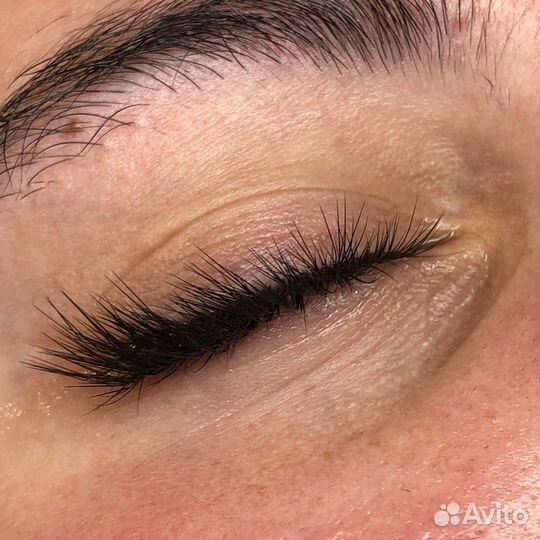 Модель на наращивание ресниц