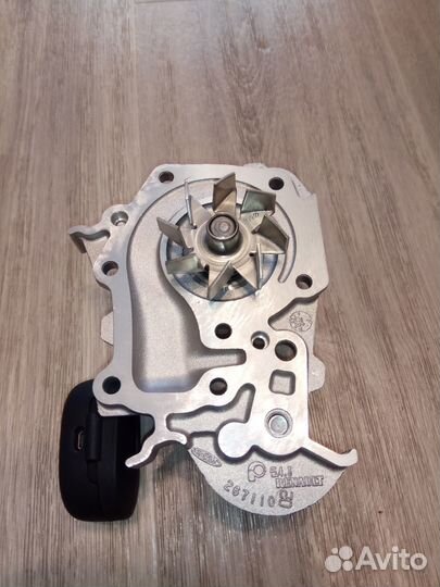 Водяная помпа Renault 8201033237