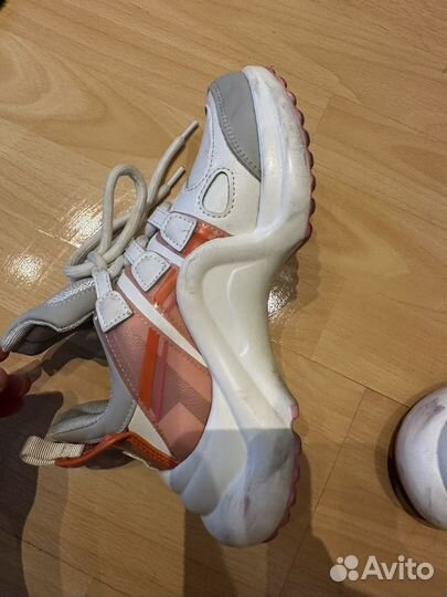 Осенние Кроссовки женские 37 размер б/у