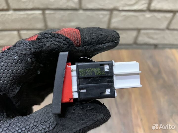 Volkswagen Golf 6 Кнопка аварийной сигнализации