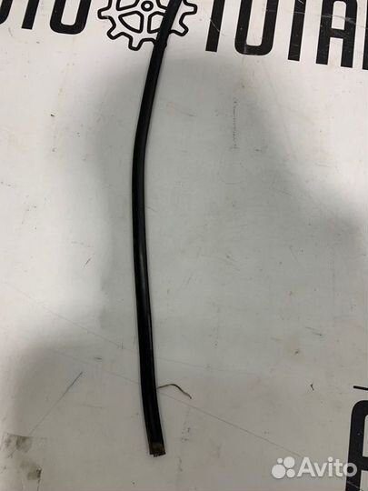 Молдинг лобового стекла Kia Sportage SL G4KD 2011