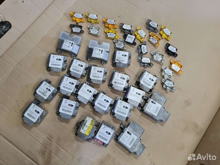 Блок управление SRS Opel Astra H Zafira vectra