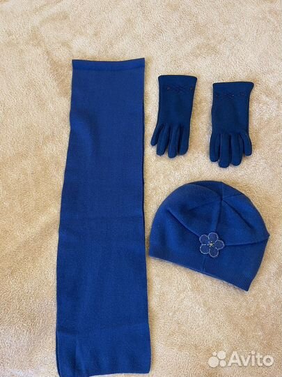 Шапка зимняя с шарфом и перчатками