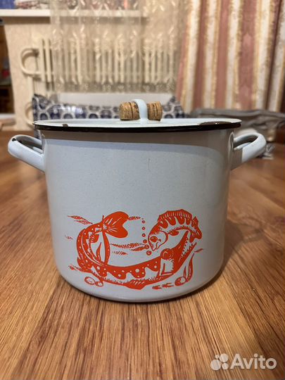 Кастрюля эмалированная