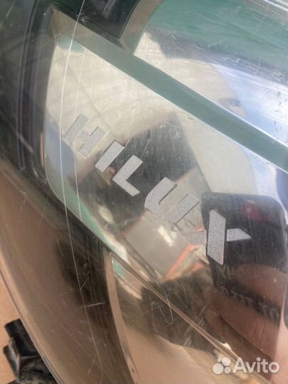 Фара правая Toyota Hilux 2015+ галоген