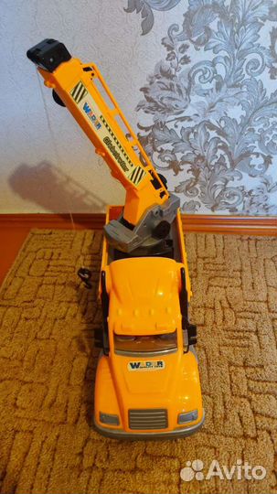 Автокран с поворотной платформой