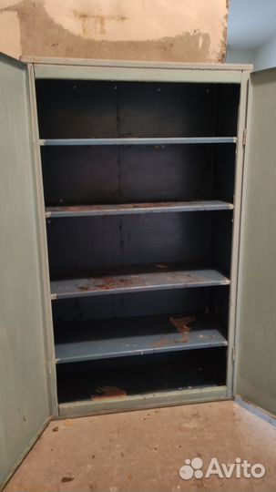 Шкаф металлический, заводской 1,5 м х 0,9 м