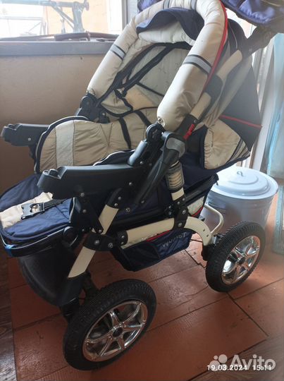 Прогулочная коляска с надувными колесами