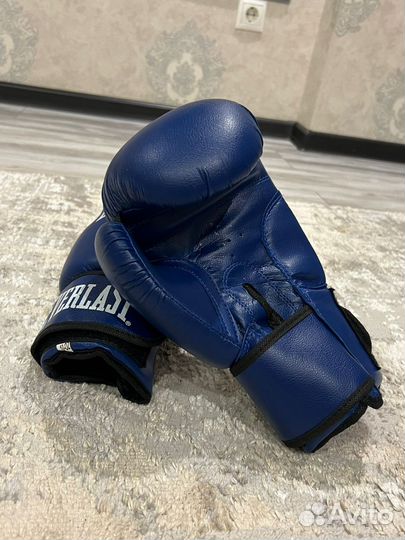 Боксерские перчатки 10 oz everlast