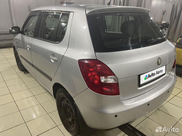 Skoda Fabia 1.6 AT, 2009, 200 000 км