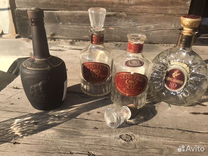 Пустые бутылки из под элитного алкоголя
