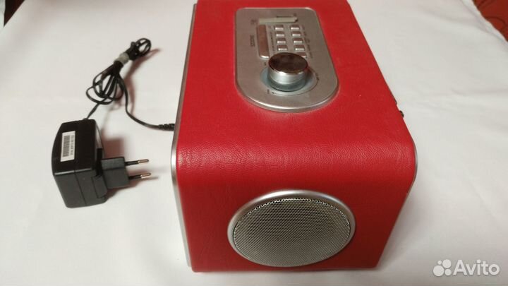 Портативный радиоприёмник.Часы.Telefunken TF-1633U