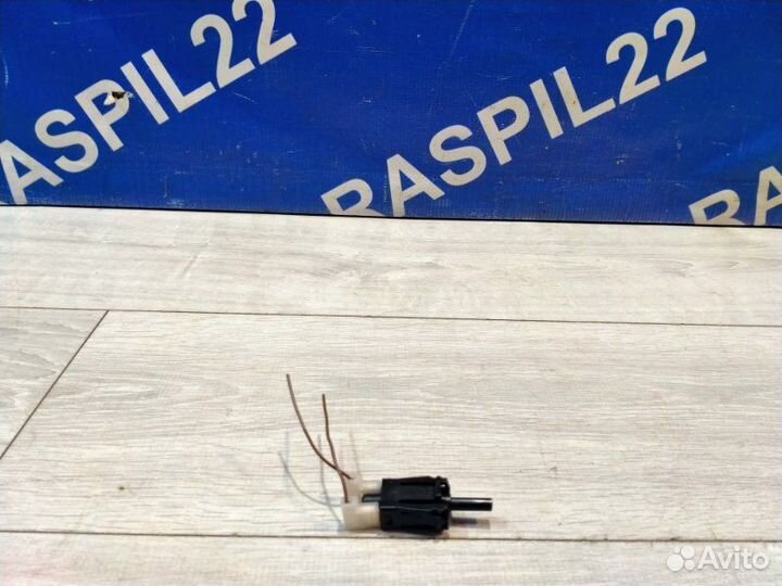 Концевик стояночного тормоза Mercedes-Benz 212.036