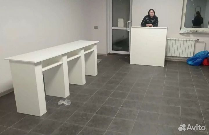 Маникюрный стол