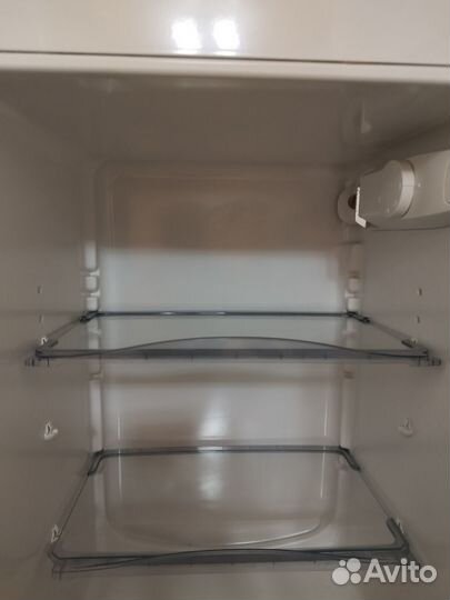 Продам холодильник бу Snaige
