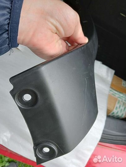 Накладка переднего бампера правая Suzuki SX4