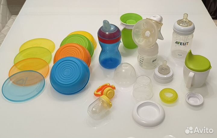 Молокоотсос и бутылочки для кормления avent