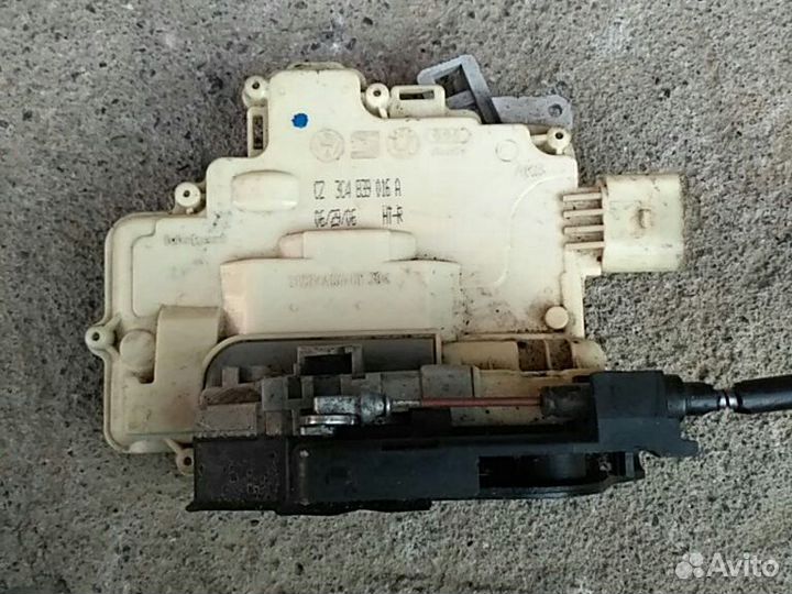 Замок задней левой двери Volkswagen Passat B6